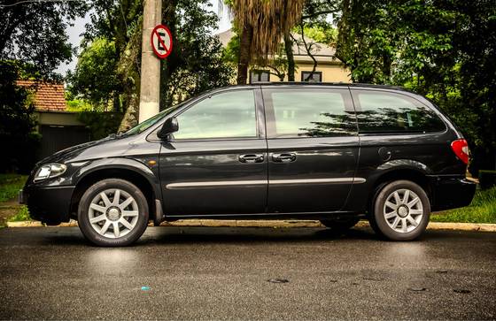 CHRYSLER CARAVAN 3.3 SE 4X2 V6 12V GASOLINA 4P AUTOMÁTICO